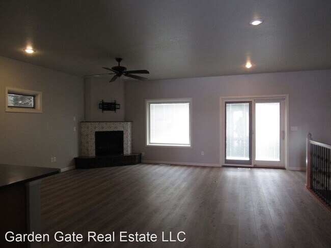 Building Photo - 3 br, 3 bath House - 930 Recluse