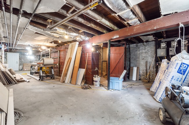 Building Photo - 632 Boulevard E