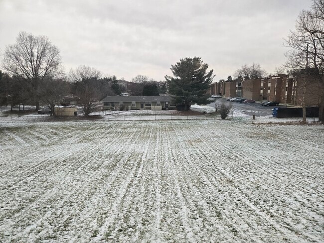 Foto del edificio - 541 E School St