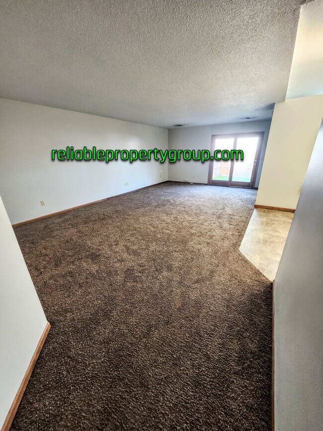 Foto del edificio - 1417 Lakehurst Dr
