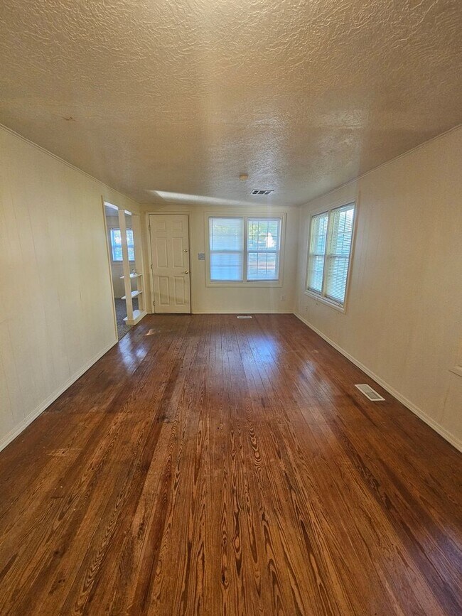 Foto del edificio - (2) Bed/(1) Bath in Core Norman Avail NOW!...