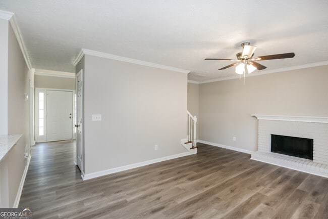 Building Photo - 911 Rolling Meadows Dr