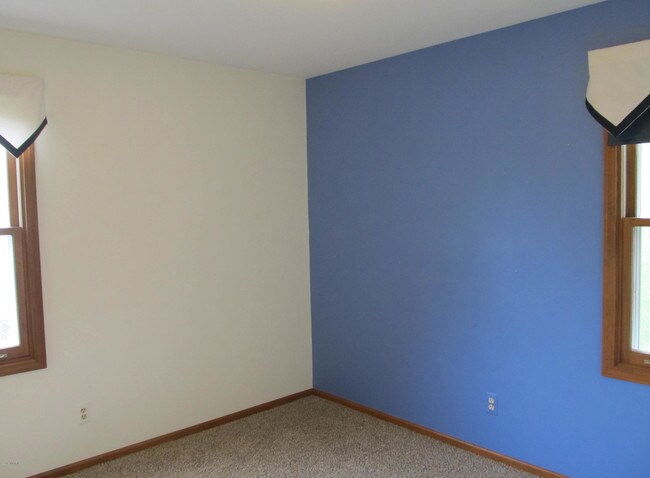 Building Photo - 4679 Briarhill Dr