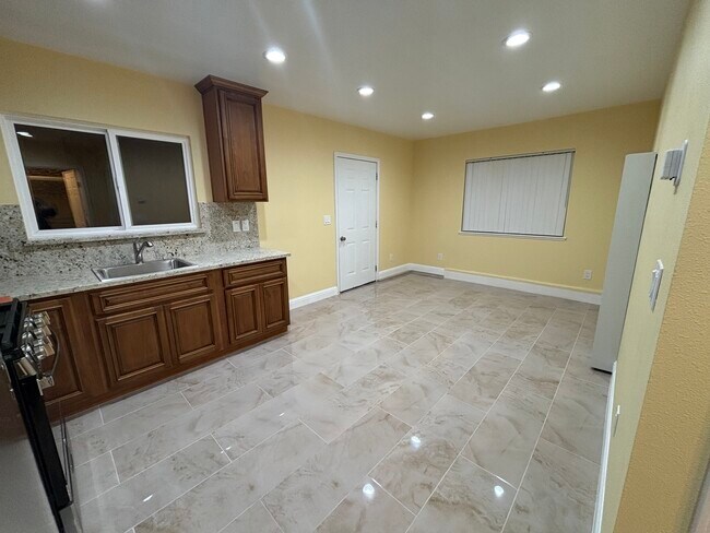 Foto del edificio - 249 Lakeview Rd