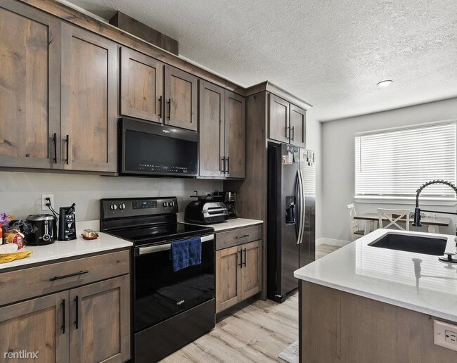 Foto del edificio - 3 br, 2.5 bath Townhome - 179 Park Lawn Drive