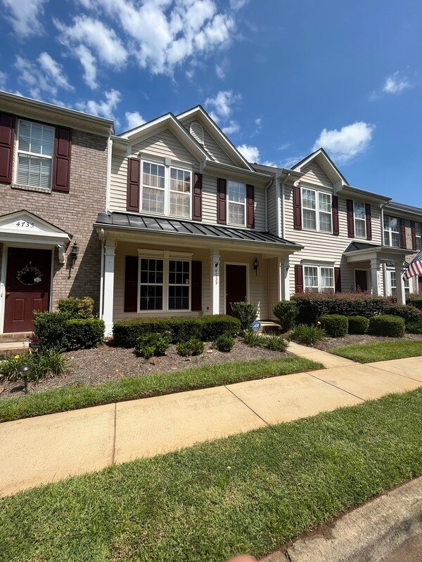Foto principal - 4739 Forestridge Commons Dr