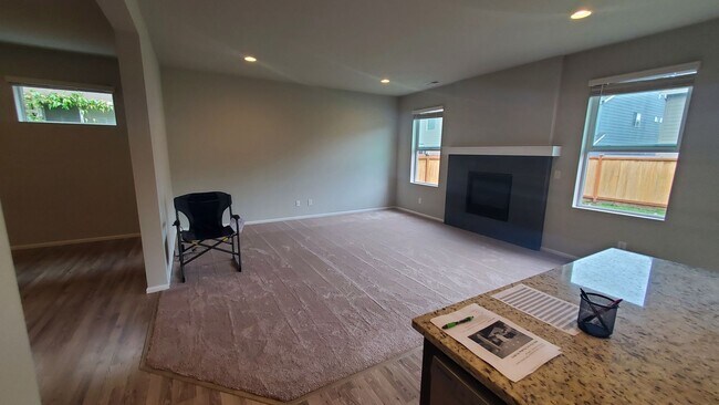 Foto del edificio - Beautiful Newer Puyallup Home You Will Not Want To Miss!
