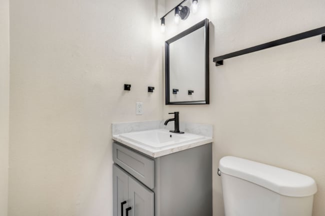 Building Photo - 1618 Banyan Dr