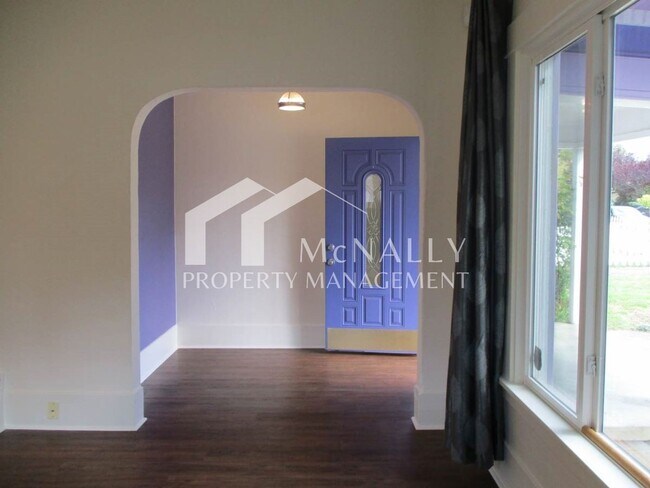 Foto del edificio - Charming 3-Bedroom Craftsman in Central Tacoma with Spacious Studio/Office
