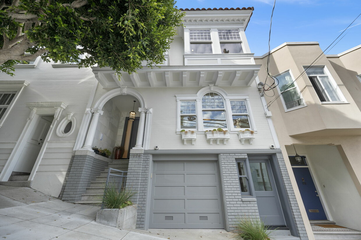 Primary Photo - 1074 Filbert St