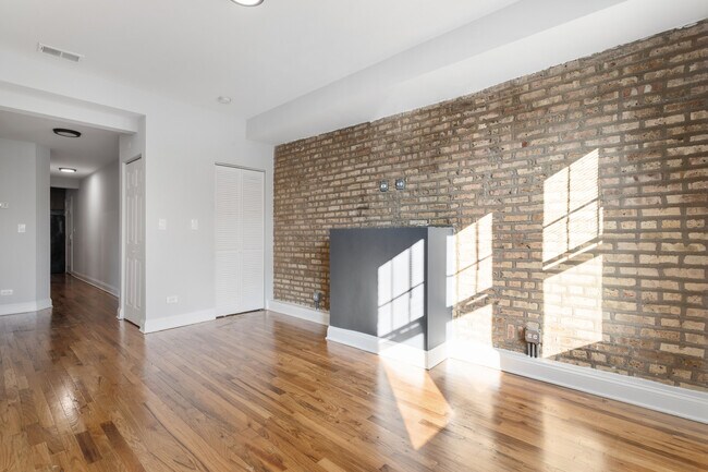 Building Photo - 7322 N Damen Ave