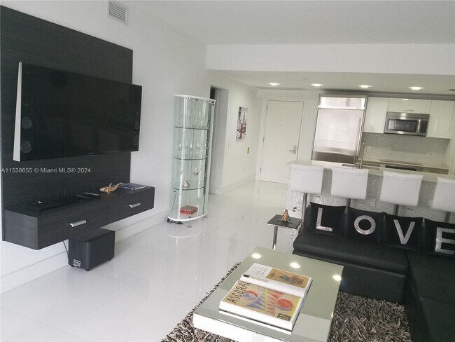 Foto del edificio - 1300 Brickell Bay Dr