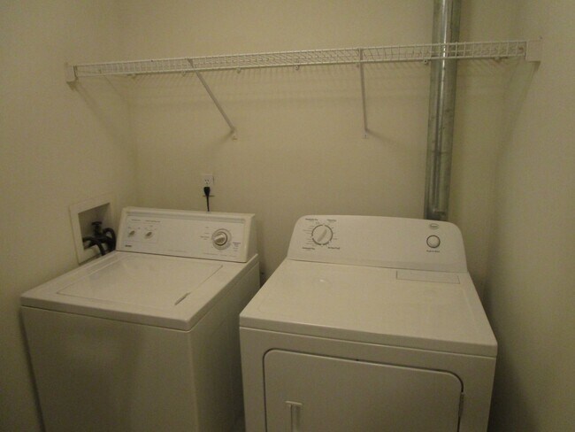 Building Photo - 5000-5002 Carrie Ridge Dr.