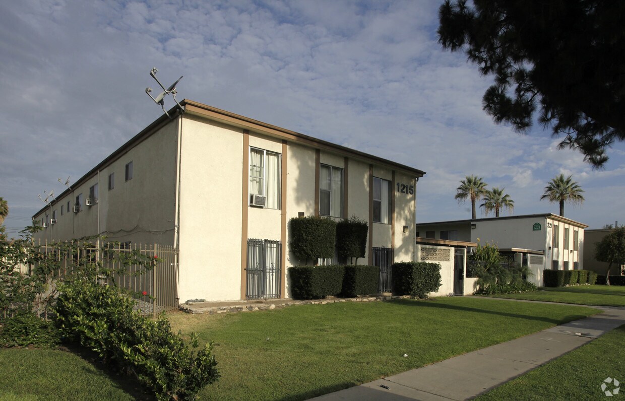 12151221 N Dresden Pl, Anaheim, CA 92801 Apartments in Anaheim, CA