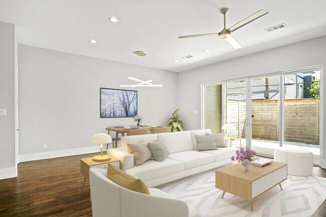 Foto del edificio - Modern Oak Lawn townhome with fenced yard ...