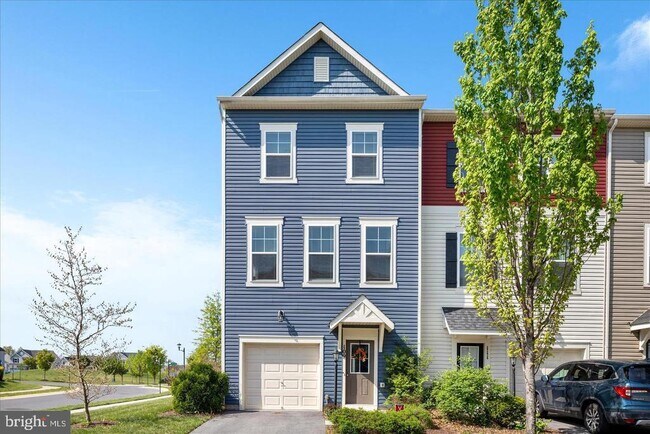 Building Photo - 109 Splendor Gdn Wy