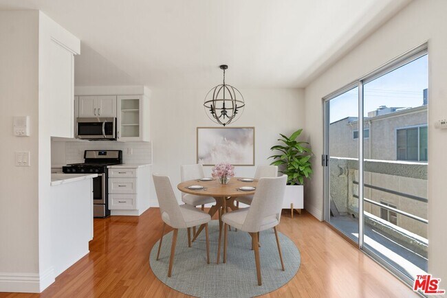 Foto del edificio - 4238 Whitsett Ave