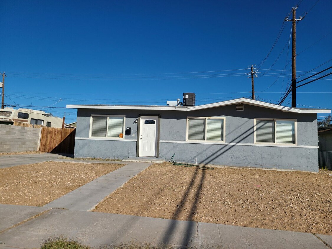 SINGLE STORY *3 BEDROOM* 1BATH* RV PARKING Alquileres en Las Vegas