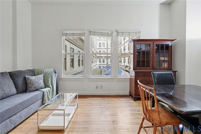 Foto del edificio - 230 N 6th St S