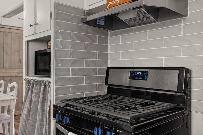 Foto del edificio - Move-In Ready 3BR Brick Ranch — Roof, HVAC, Furnace & Water Heater All Updated 2021-2024