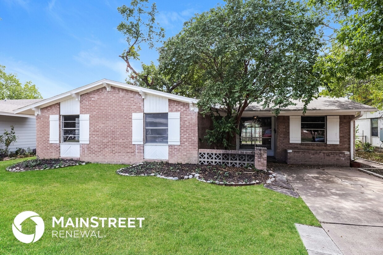 Foto principal - 1838 Burning Tree Ln