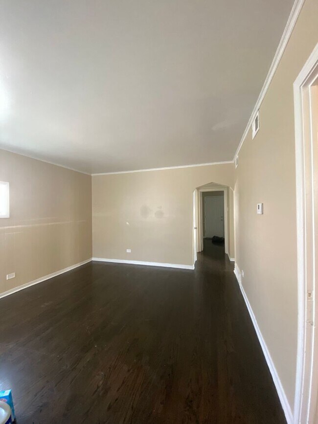 Foto del edificio - Beautiful House Available NOW $1500.00