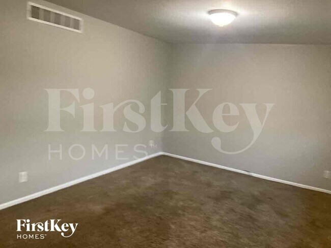 Foto del edificio - 1745 Pinebluff Ln