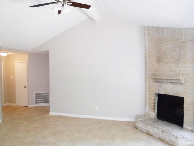 Building Photo - 11614 Welshpool Glen Dr