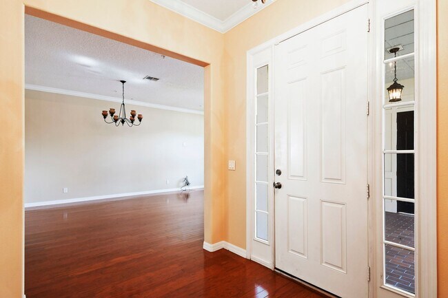 Building Photo - Baldwin Park Beauty