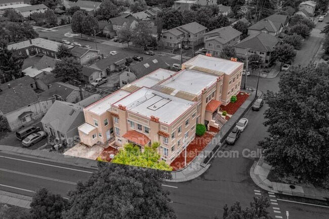 Foto del edificio - 205 NW Kings Blvd
