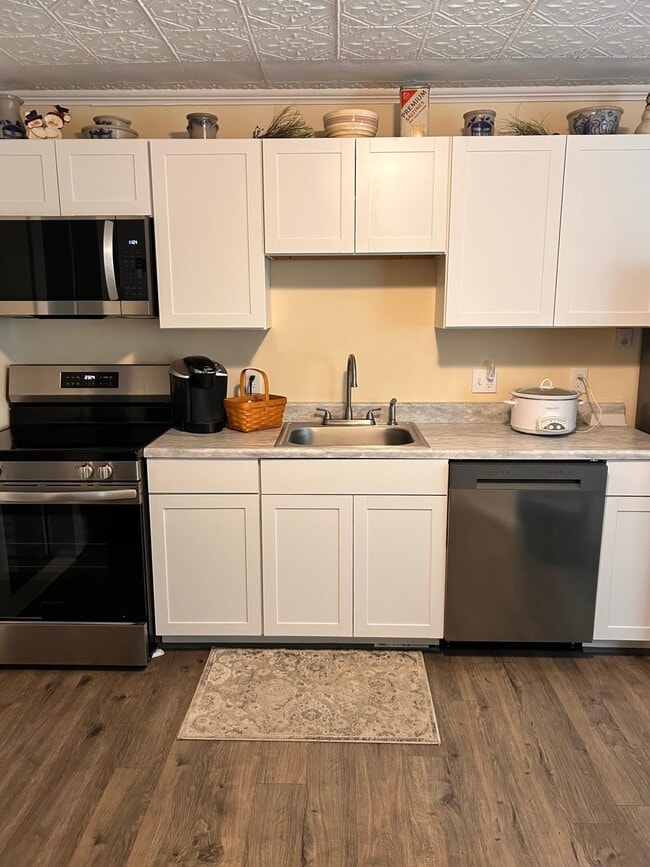 Foto del edificio - 565 White Mountain Hwy