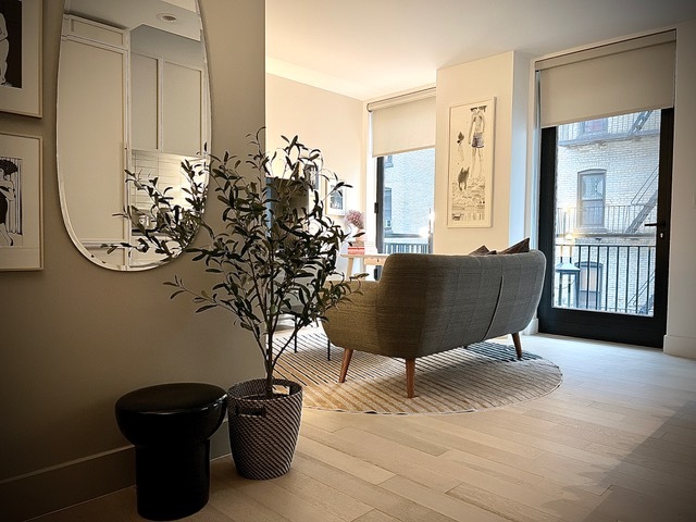 AVAILABLE ONE YEAR LEASE AS OF OCTOBER 1, 2022,Fully Furnished move-in ready studio w terrace - 111 Montgomery St