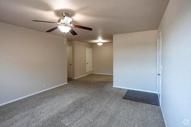 2BR, 1BA - 910SF - The Parke at Central