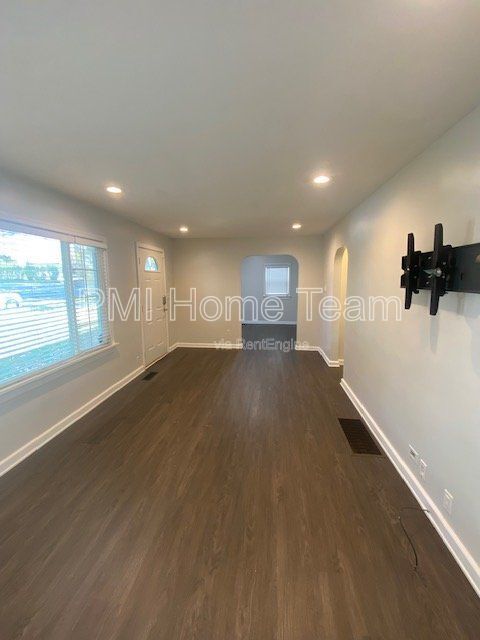 Building Photo - 330 E 100 N