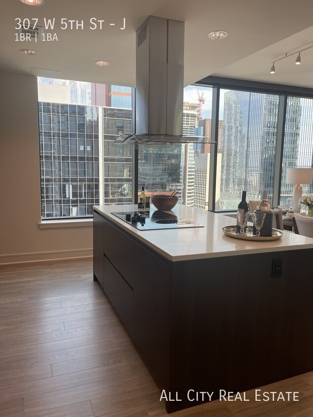 Foto principal - 307 W 5th St