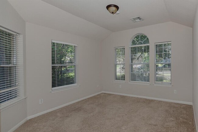 Building Photo - 99 E Foxbriar Forest Cir