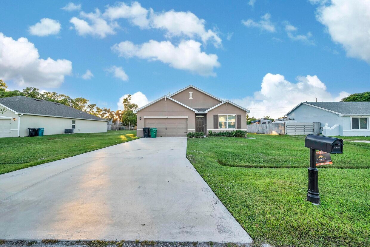 Foto principal - 2538 SE Rock Springs Dr