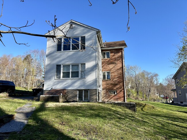 Building Photo - 146 Highland Ave