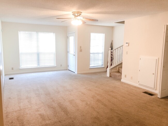 Building Photo - 808 Folmar St