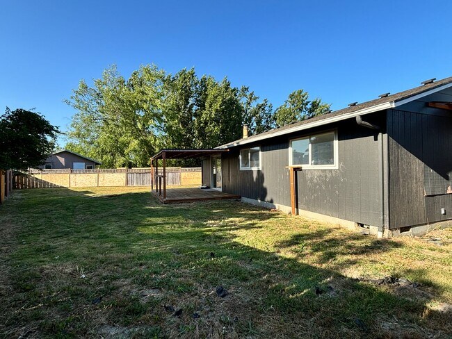 Foto del edificio - Charming 4-bedroom, 1-bathroom Home!