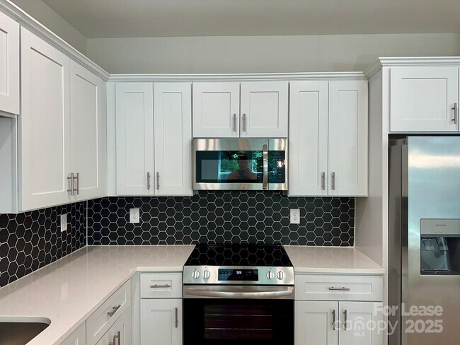 Foto del edificio - 9251 Eleanor Dr