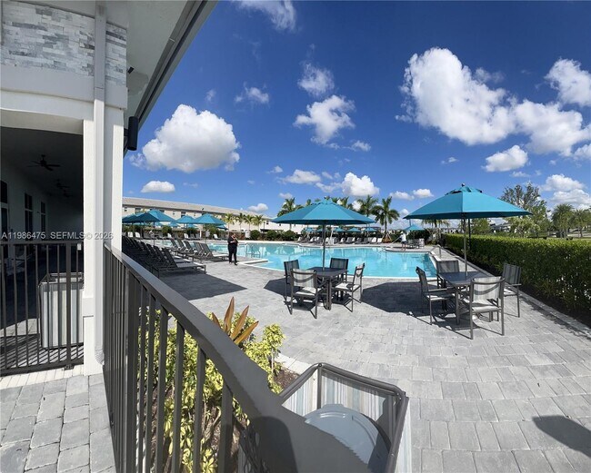 Foto del edificio - 2672 SE 19th St