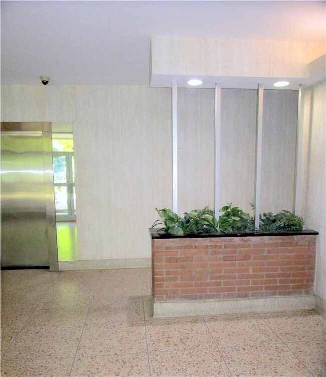 Foto del edificio - 123 Valentine Ln