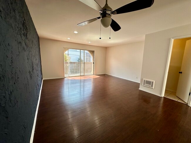 Building Photo - 719 N Eucalyptus Ave