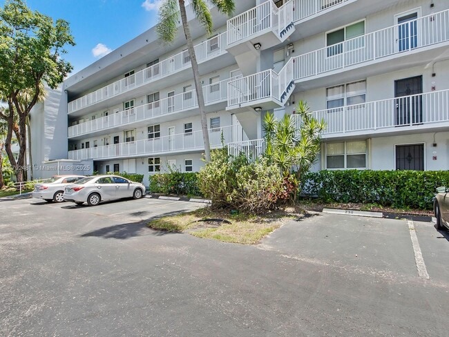Building Photo - 108 Royal Pk Dr