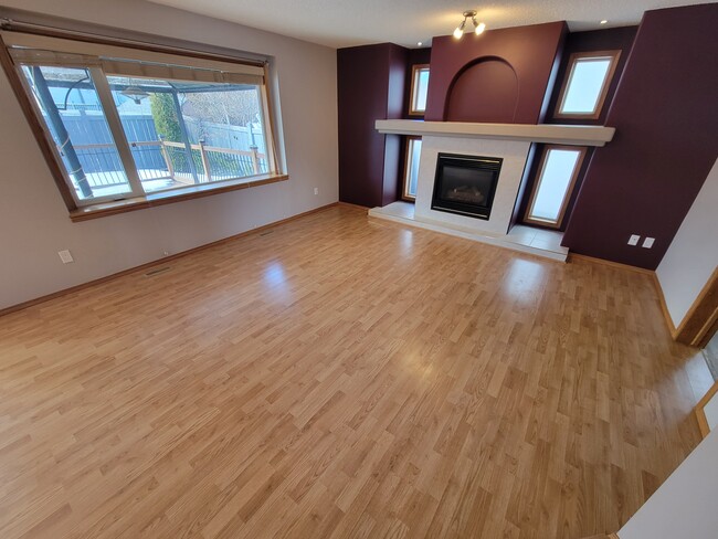 Building Photo - 18020-18101 101 St NW