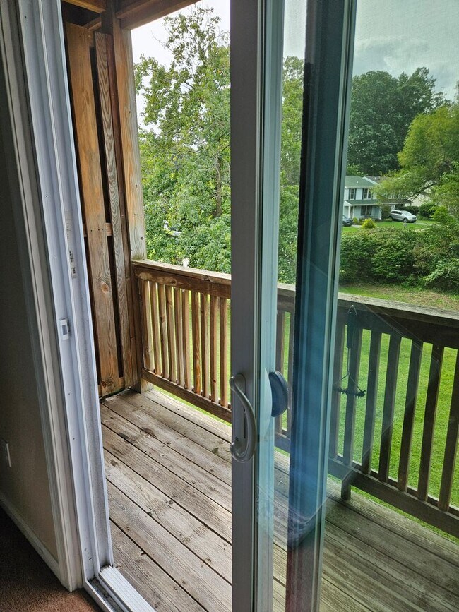 Building Photo - Very nice Burn Brae 2-bedroom, 2-bath Cond...