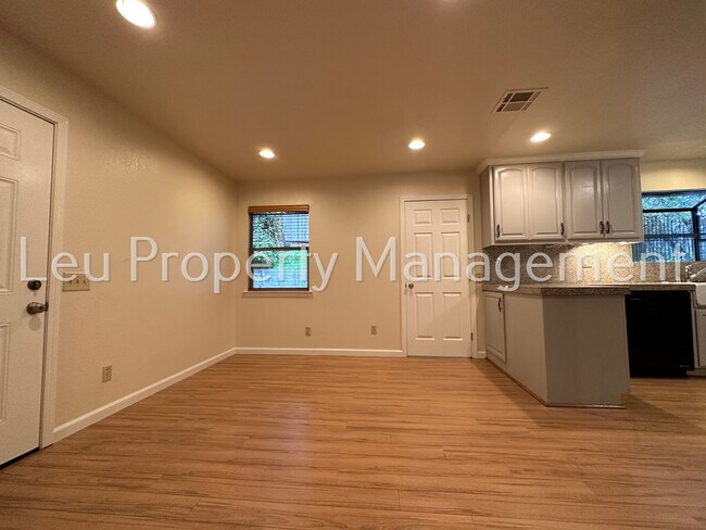 Building Photo - 1098 Cindy Ct