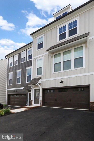Building Photo - 1709 Beech Leaf St