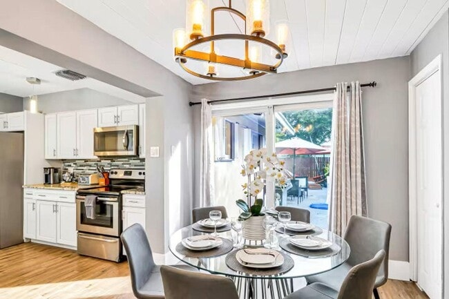 Foto del edificio - 4310 Applecrest Dr